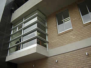 Designer Glass and Alluminium, Sliding Windows, Vertical Sliding Windows, Horozontal Sliding Windows, Side hung Windows, Top hung Windows, Pivot Windows, PT Windows, PTT Windows