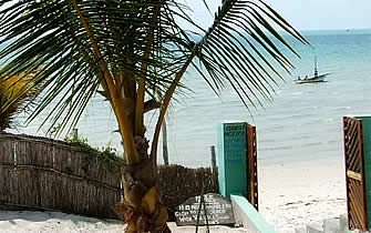 Baobab Beach accommodation directly on the beach at Vilanculos